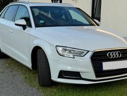 Weiß Gebraucht 2020 Audi A3 Sportback Kleinwagen | 17.990 € (Superpreis)