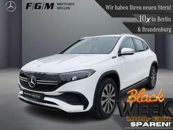 Polarweiß Gebraucht 2021 Mercedes EQA250 AMG line SUV | 29.370 € (Fairer Preis)