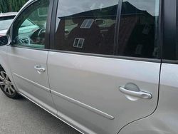 Silber Gebraucht 2012 VW Touran Van / Kleinbus | 3.200 €