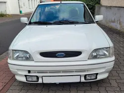 Weiß Gebraucht 1994 Ford Escort Limousine | 4.250 €