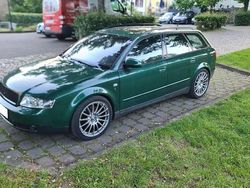 Grün Gebraucht 2002 Audi A4 Comfort Kombi | 6.000 €