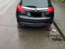 Schwarz Gebraucht 2011 Opel Insignia Sport Kombi | 3.750 € (Guter Preis)