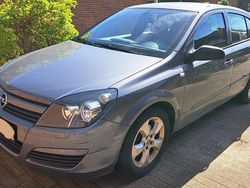 Grau Gebraucht 2005 Opel Astra Limousine | 650 €