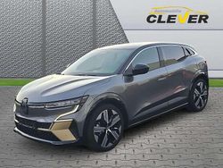 Dolomitgrau/blackpearlschwa Gebraucht 2022 Renault Megane E-Tech Iconic Limousine | 25.990 € (Teuer)
