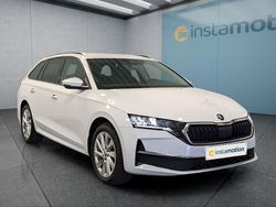 Weiß Gebraucht 2024 Skoda Octavia Kombi | 26.249 € (Etwas zu teuer)