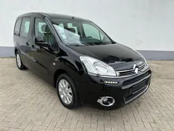 Schwarz Gebraucht 2015 Citroën Berlingo Tendance Van / Kleinbus | 7.900 € (Etwas zu teuer)
