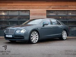 Blau Gebraucht 2016 Bentley Flying Spur Mulliner Limousine | 67.950 €