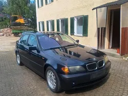 Blau Gebraucht 2003 BMW 320 Limousine | 1.100 € (Superpreis)