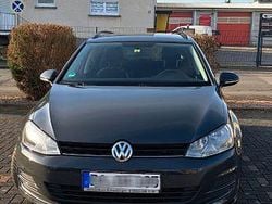 Grau Gebraucht 2016 VW Golf VII Trendline Kombi | 12.100 € (Fairer Preis)
