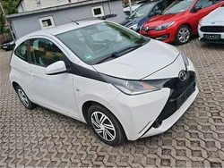 Weiß Gebraucht 2015 Toyota Aygo Kleinwagen | 6.000 € (Fairer Preis)