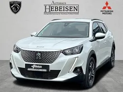 Weiß Gebraucht 2021 Peugeot e-2008 Allure SUV | 16.590 € (Fairer Preis)