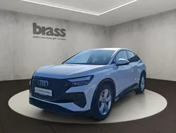 Gletscherweiß metallic Gebraucht 2022 Audi Q4 Sportback e-tron Ambiente SUV | 24.600 € (Guter Preis)