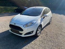 Weiß Gebraucht 2017 Ford Fiesta Kleinwagen | 7.490 € (Guter Preis)