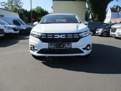 Weiß Gebraucht 2024 Dacia Sandero Expression Kleinwagen | 15.940 € (Guter Preis)