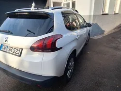 Weiß Gebraucht 2017 Peugeot 2008 Style SUV | 9.450 € (Etwas zu teuer)