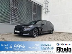 Black sapphire metallic Gebraucht 2025 BMW 540 M Sport Kombi | 70.840 €