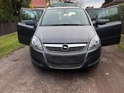 Grau Gebraucht 2010 Opel Zafira Van / Kleinbus | 3.500 €