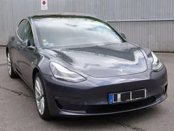 Grau Gebraucht 2019 Tesla Model 3 Limousine | 22.500 € (Etwas zu teuer)
