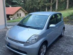Silber Gebraucht 2007 Daihatsu Sirion Kleinwagen | 1.900 €