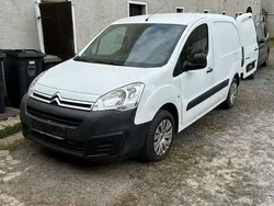 Weiß Gebraucht 2016 Citroën Berlingo Feel Van / Kleinbus | 6.500 € (Guter Preis)