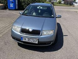 Grau Gebraucht 2003 Skoda Fabia Classic Kleinwagen | 950 € (Fairer Preis)