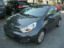 Grau Gebraucht 2013 Kia Rio DREAM-TEAM Edition Kleinwagen | 5.500 € (Fairer Preis)