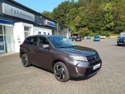 Titan dark gray metallic Gebraucht 2024 Suzuki Vitara Comfort+ SUV | 27.990 € (Etwas zu teuer)