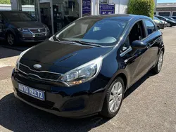 Auroraschwarz met. Gebraucht 2013 Kia Rio Kleinwagen | 6.990 € (Etwas zu teuer)