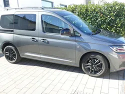 Grau Gebraucht 2021 VW Caddy Move Van / Kleinbus | 25.300 € (Guter Preis)
