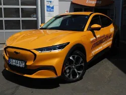 Orange Gebraucht 2022 Ford Mustang Mach-E Basis SUV | 34.960 € (Fairer Preis)