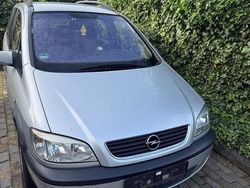 Grau Gebraucht 2002 Opel Zafira Van / Kleinbus | 1.199 € (Fairer Preis)