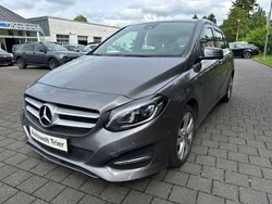 Grau Gebraucht 2018 Mercedes B200 Van / Kleinbus | 16.980 € (Fairer Preis)