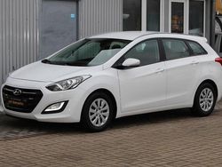 Weiß Gebraucht 2017 Hyundai i30 Style Kombi | 10.980 € (Fairer Preis)