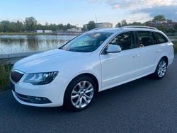 Weiß Gebraucht 2015 Skoda Superb Ambition Kombi | 6.999 € (Fairer Preis)