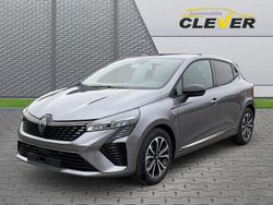 Grau Gebraucht 2024 Renault Clio V Techno Limousine | 19.990 € (Etwas zu teuer)