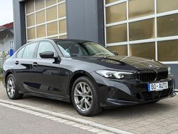 Black sapphire metallic Gebraucht 2024 BMW 320 Sport Line Limousine | 35.900 € (Fairer Preis)