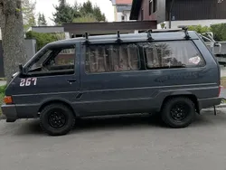 Blau Gebraucht 1990 Nissan Vanette Van | 6.987 €