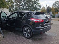 Schwarz Gebraucht 2017 Nissan Qashqai N-Connecta SUV | 13.750 € (Fairer Preis)