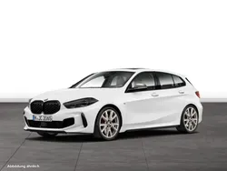 Alpinweiss Gebraucht 2024 BMW M135 Comfort Edition Kleinwagen | 45.114 € (Teuer)