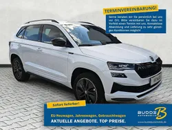 Moonweiss metallic Neu 2025 Skoda Karoq SportLine SUV | 34.880 € (Fairer Preis)