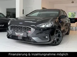 Obsidianschwarz metallic Gebraucht 2021 Ford Focus ST Limousine | 26.475 € (Guter Preis)