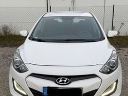 Weiß Gebraucht 2013 Hyundai i30 Classic Limousine | 5.150 € (Fairer Preis)