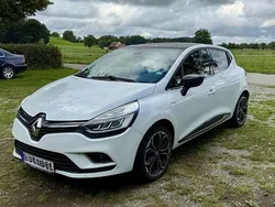 Weiß Gebraucht 2017 Renault Clio IV Bose Edition Limousine | 7.799 € (Fairer Preis)