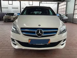 Weiß Gebraucht 2017 Mercedes B Electric Drive Van / Kleinbus | 11.000 €