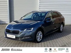 Quarzgrau Gebraucht 2021 Skoda Octavia Style Kombi | 32.900 €