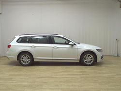 Pure white Gebraucht 2022 VW Passat Kombi | 12.980 € (Guter Preis)