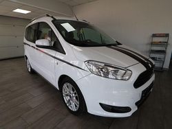 Weiss Gebraucht 2015 Ford Tourneo Courier Van / Kleinbus | 7.990 € (Teuer)