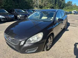 Schwarz Gebraucht 2010 Volvo V60 Summum Kombi | 5.500 €
