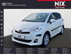 White pearl cs Gebraucht 2015 Toyota Verso Club Van / Kleinbus | 14.690 €