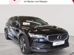 Onyx schwarzmetallic Gebraucht 2020 Volvo V60 CC Pro Kombi | 27.289 € (Guter Preis)